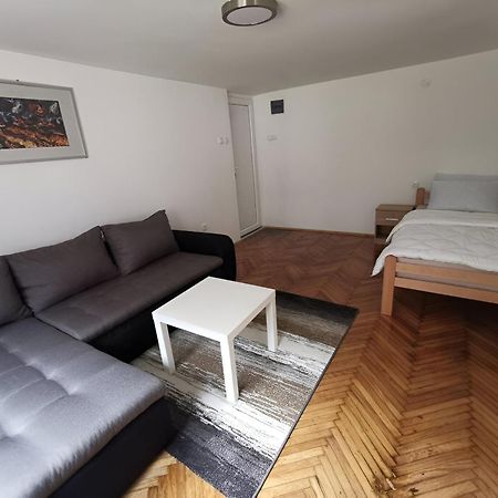 Nov Apartman U Mirnoj Ulici U Centru Beograda Exterior photo